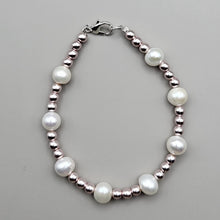 Load image into Gallery viewer, Pearl bracelet
