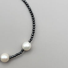 Load image into Gallery viewer, Pearl bracelet
