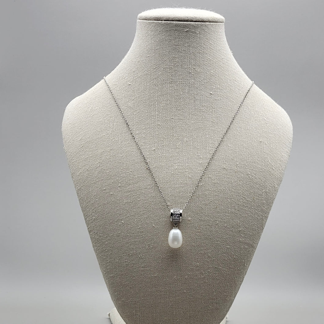 Zirconia and Pearl Pendant
