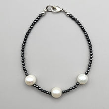 Load image into Gallery viewer, Pearl bracelet
