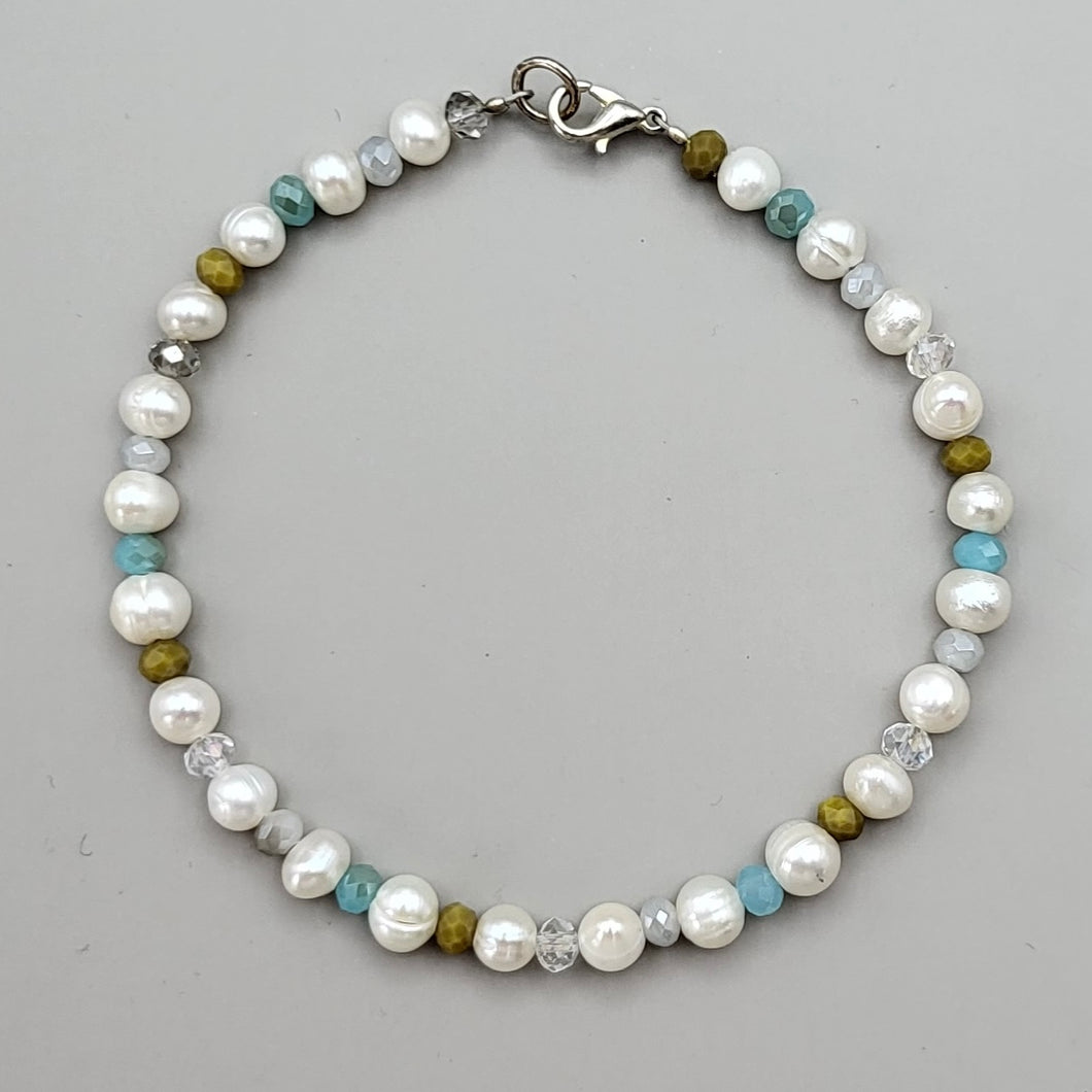 Pearl and Crystal bracelet