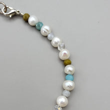 Load image into Gallery viewer, Pearl and Crystal bracelet
