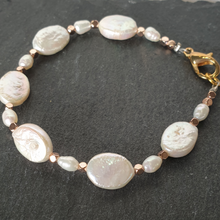 Load image into Gallery viewer, Pearl bracelet
