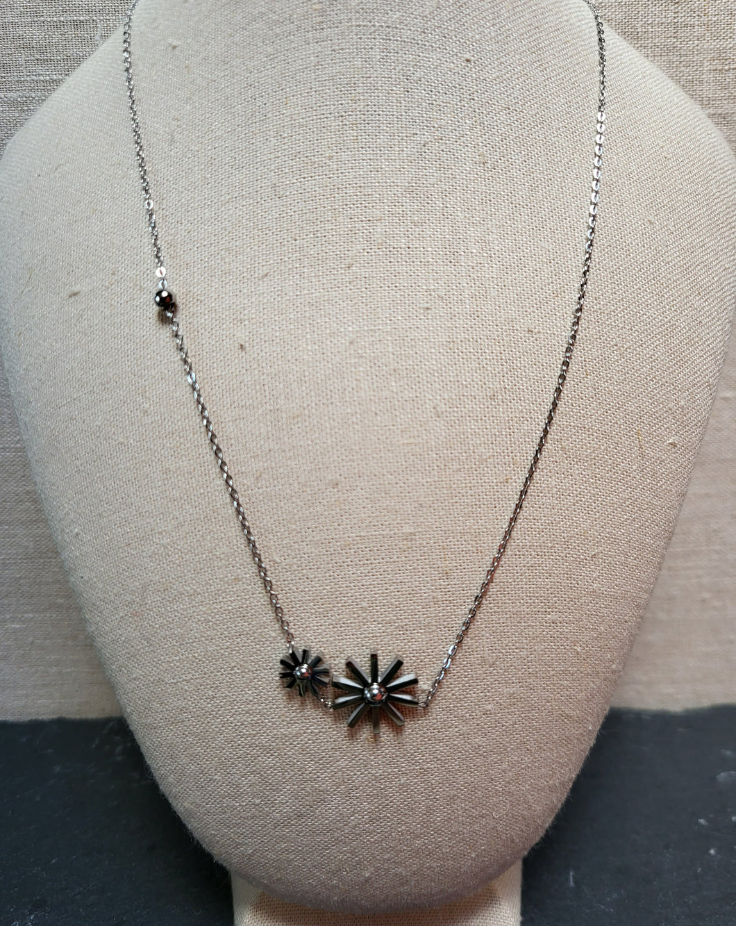 Daisy pendant