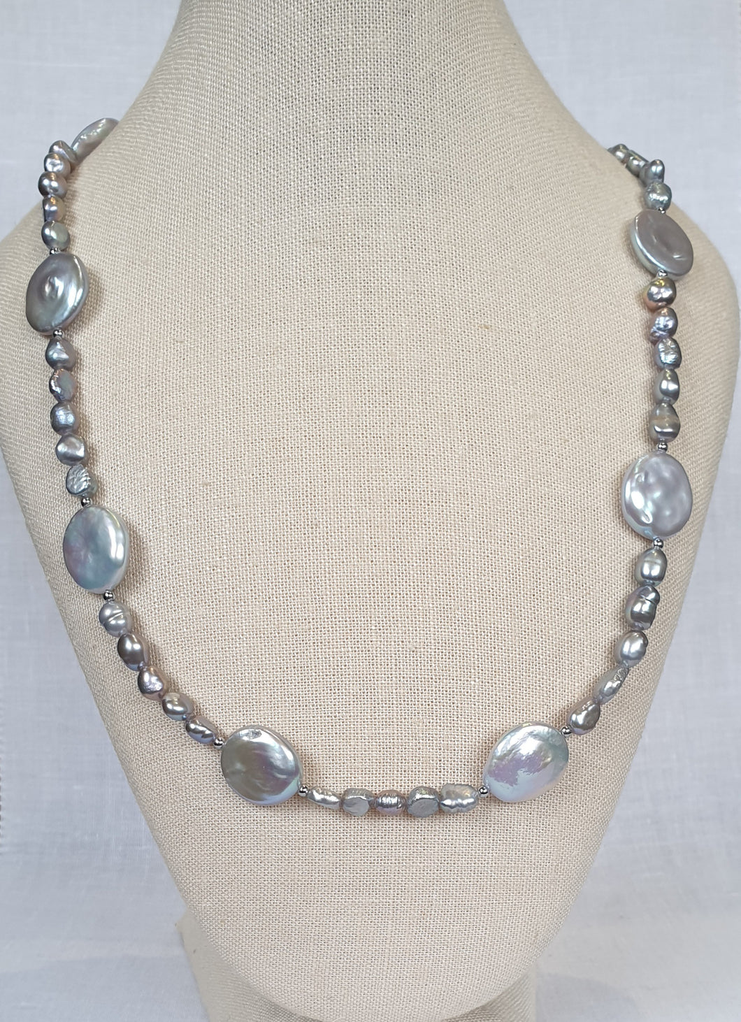 Elegant pearl necklace