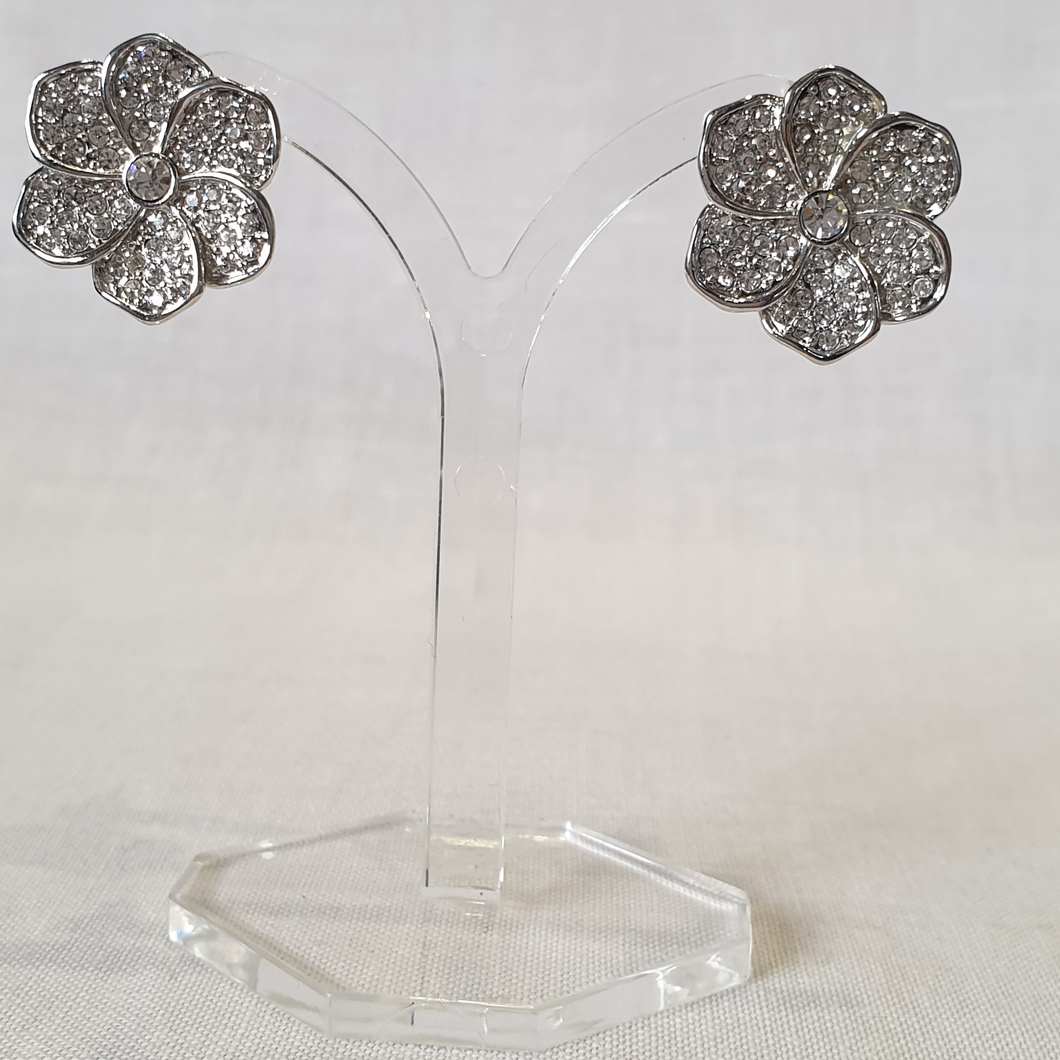 Flower diamante studs