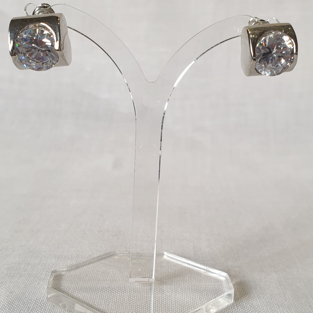Silver diamante stud earring