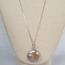 Load image into Gallery viewer, Coin pearl pendant
