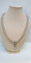 Load image into Gallery viewer, Classic pearl necklace
