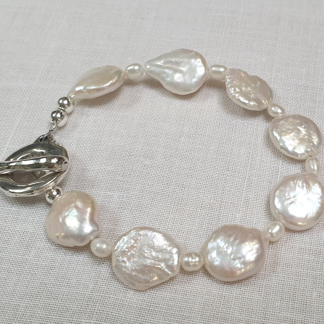 Timeless freshwater pearl bracelet