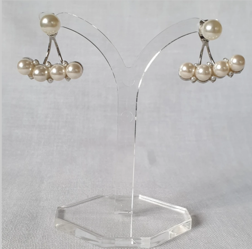 Fashionable Pearl Earrings