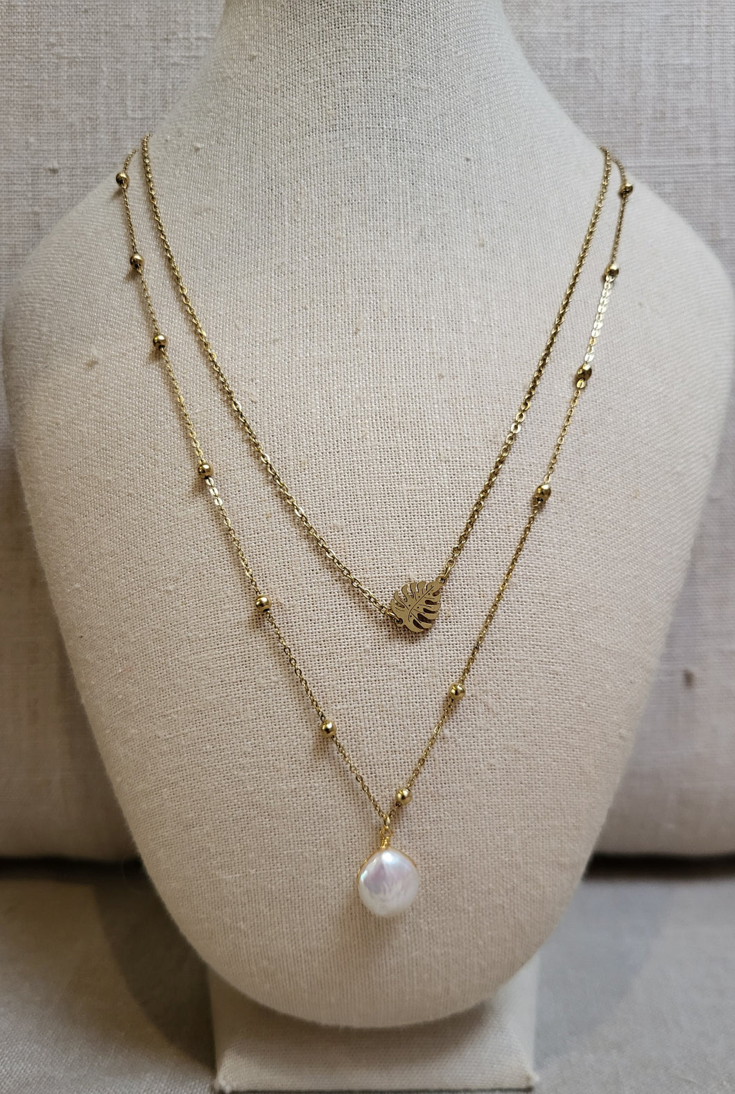 Gold and pearl necklace