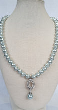 Load image into Gallery viewer, Classic pearl necklace
