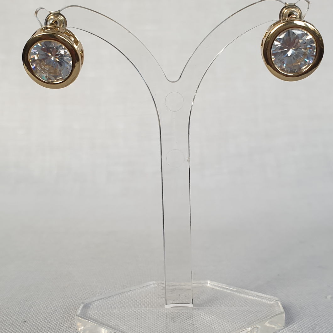 Timeless gold studs