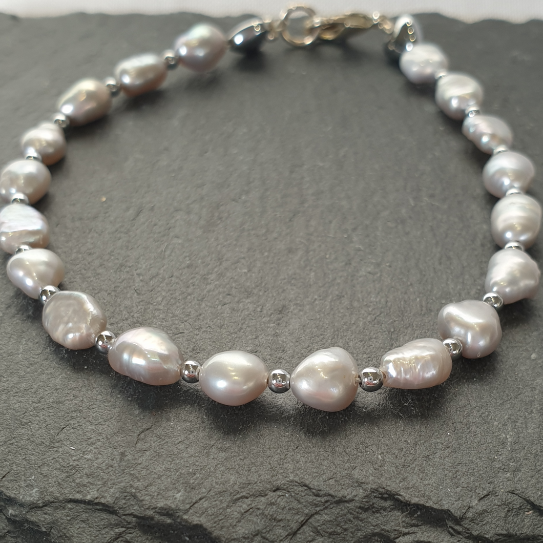 Grey freshwater pearl bracelet