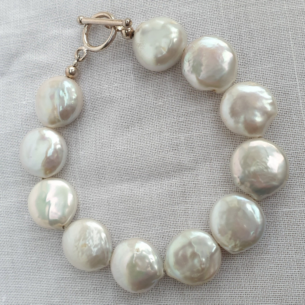 Classic coin pearl bracelet