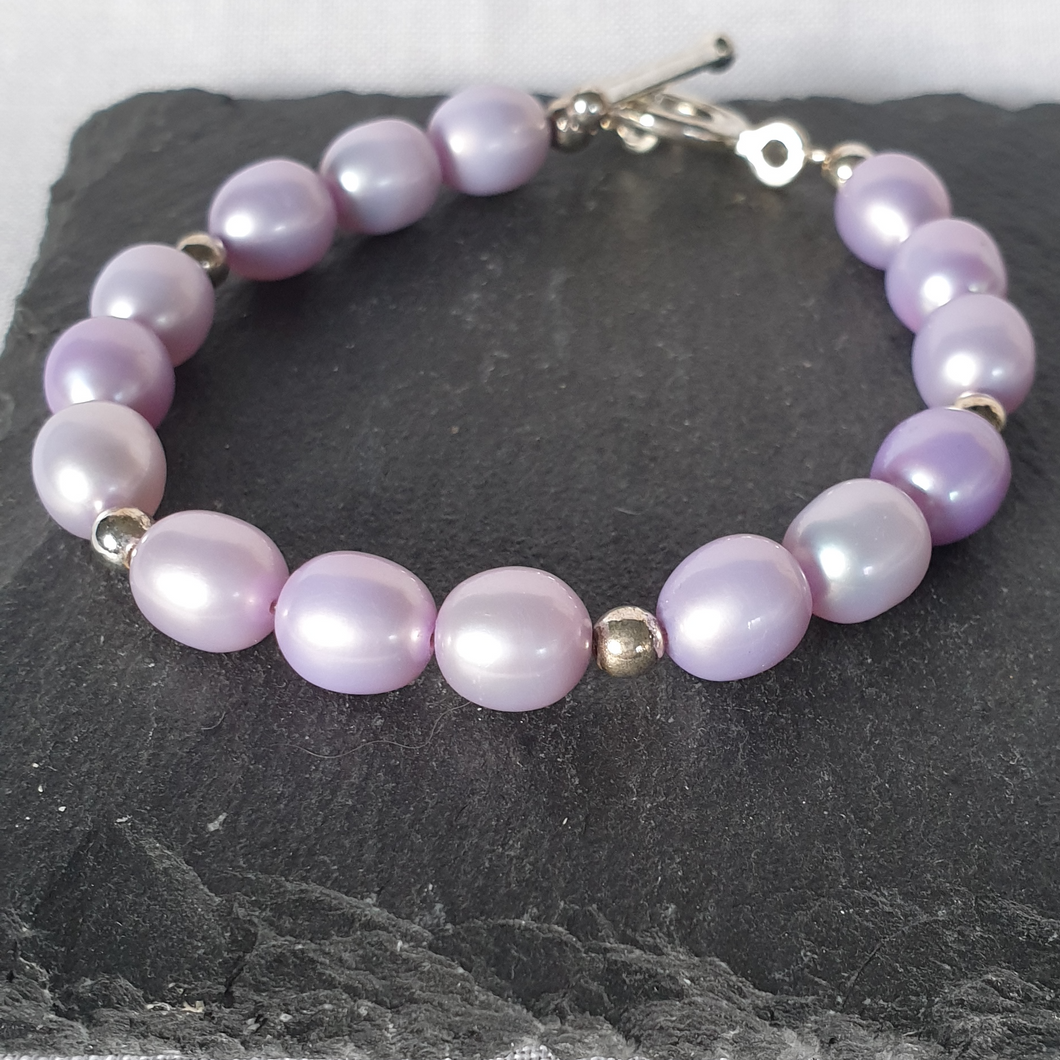 Mauve freshwater pearl bracelet