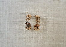 Load image into Gallery viewer, Daisy earrings
